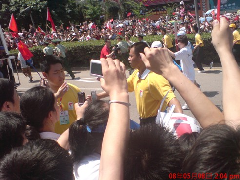 綠色動力集團(tuán)員工喜迎奧運圣火